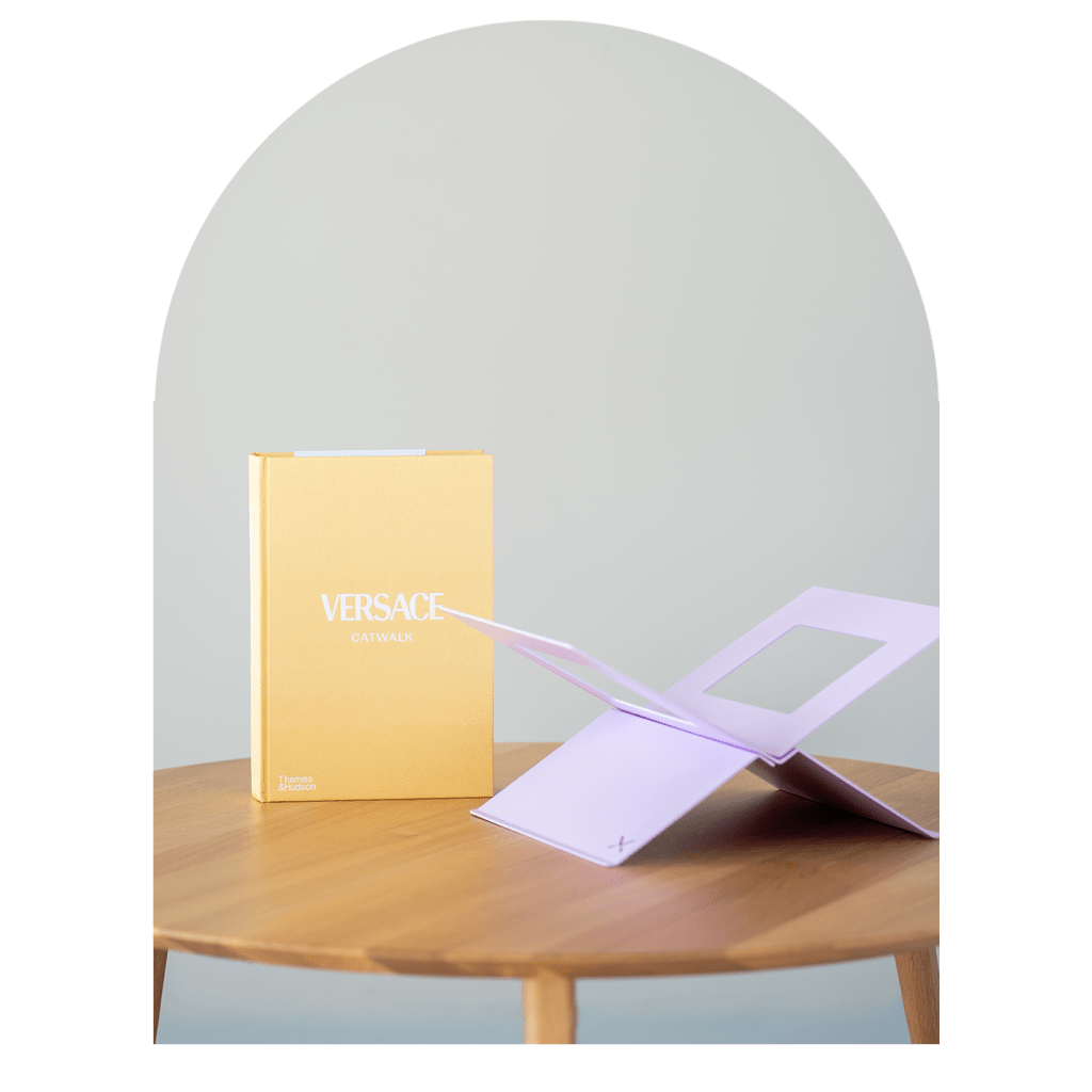 Giftset – Bookstand + Versace CATWALK book – Animeaux