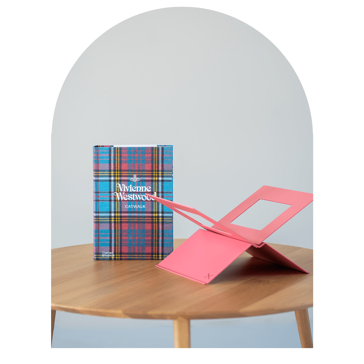 Giftset – Bookstand + Vivienne Westwood CATWALK book – Animeaux